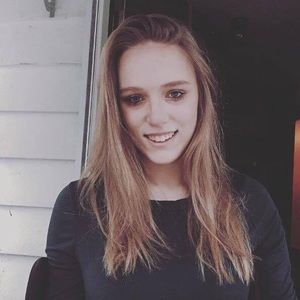 Meet your Posher, Kayla